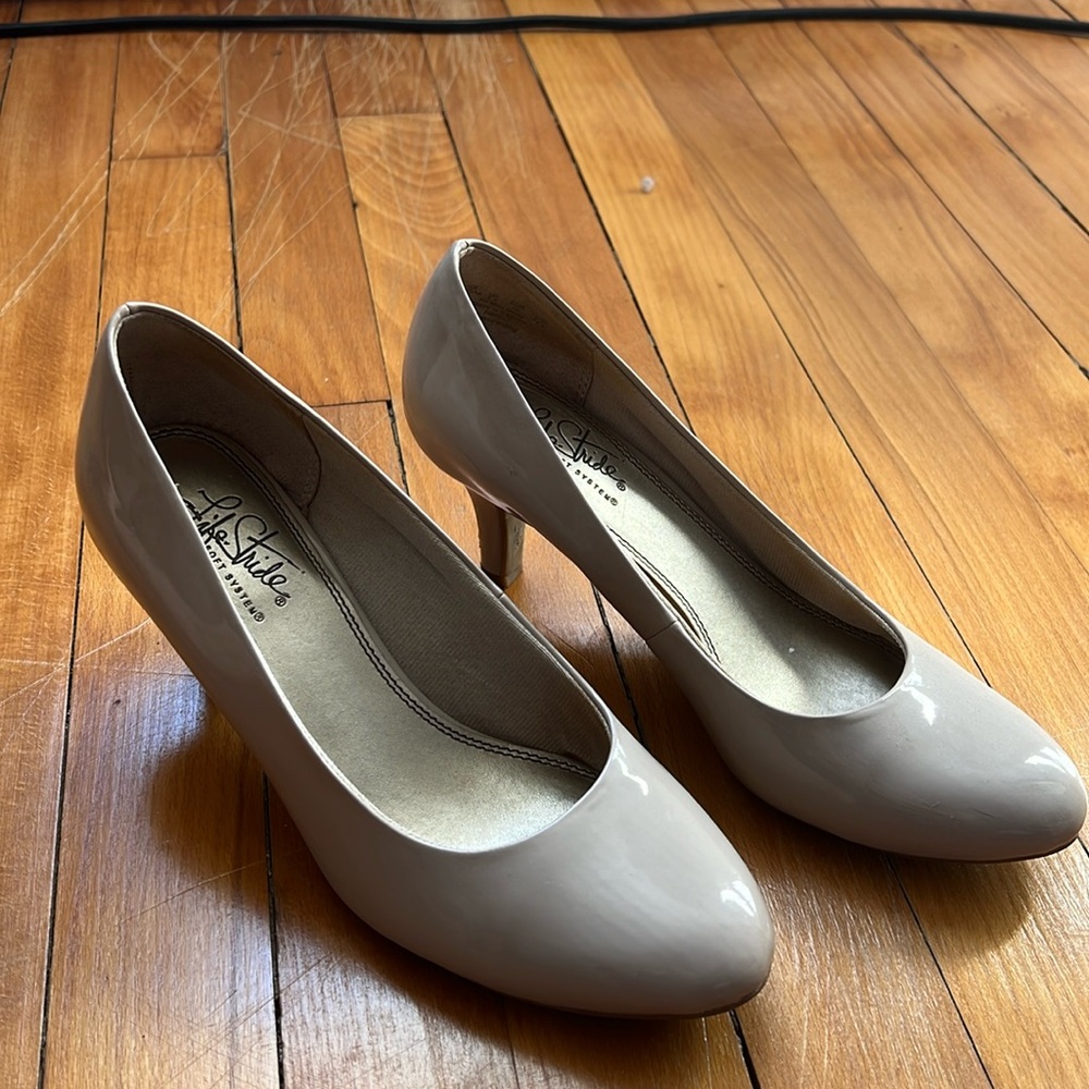 Life stride nude heels